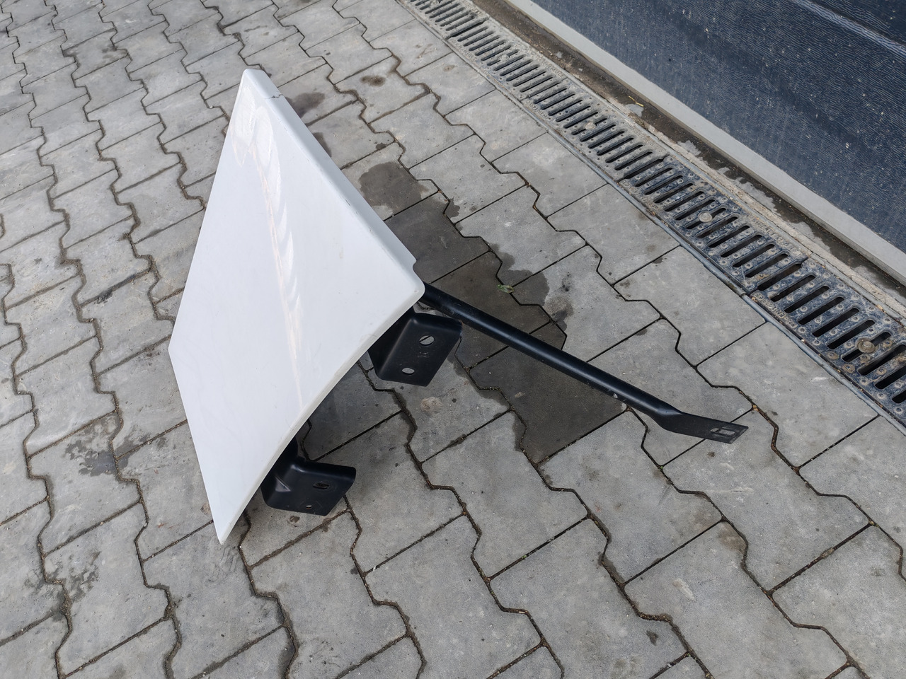 RENAULT RANGE T EURO 6 / HIGH CAB / RIGHT SPOILER EXTENDER - Aerodünaamika/ Spoiler: pilt 3 RENAULT RANGE T EURO 6 / HIGH CAB / RIGHT SPOILER EXTENDER - Aerodünaamika/ Spoiler: pilt 3