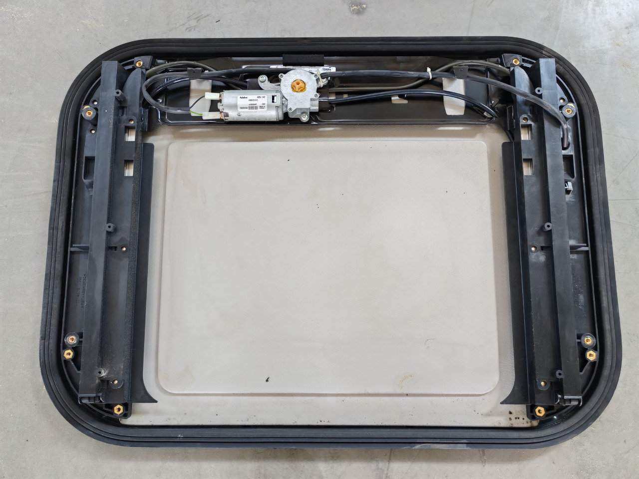 RENAULT RANGE T / SUNROOF / 7484505331 - Aken ja varuosad: pilt 2 RENAULT RANGE T / SUNROOF / 7484505331 - Aken ja varuosad: pilt 2