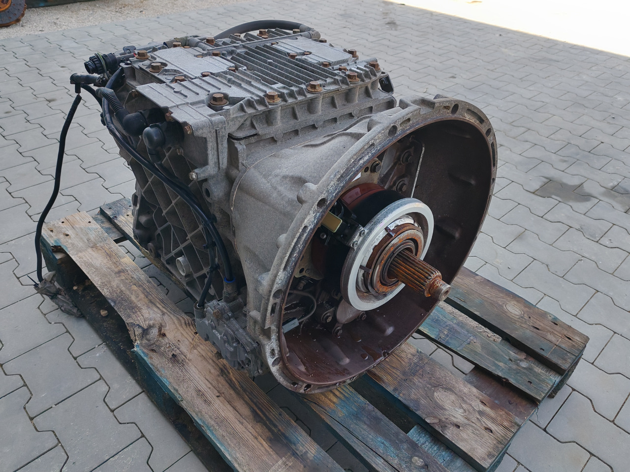 RENAULT VOLVO / AT2412D I-SHIFT / COMPLETE GEARBOX - Käigukast: pilt 3 RENAULT VOLVO / AT2412D I-SHIFT / COMPLETE GEARBOX - Käigukast: pilt 3