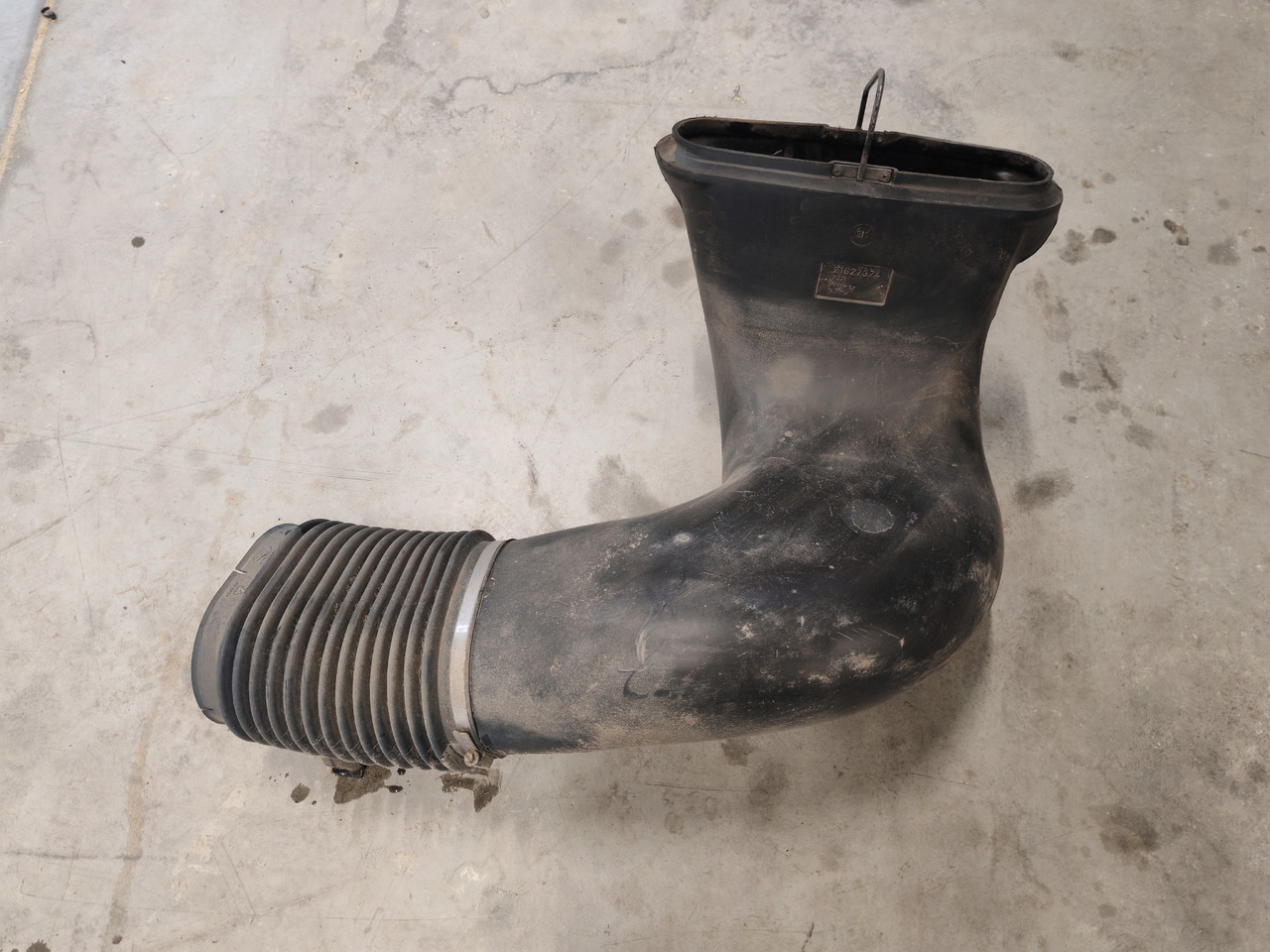 VOLVO FH5 FM5 / AIR FILTER INTAKE / 21627374 - Õhufilter: pilt 2 VOLVO FH5 FM5 / AIR FILTER INTAKE / 21627374 - Õhufilter: pilt 2