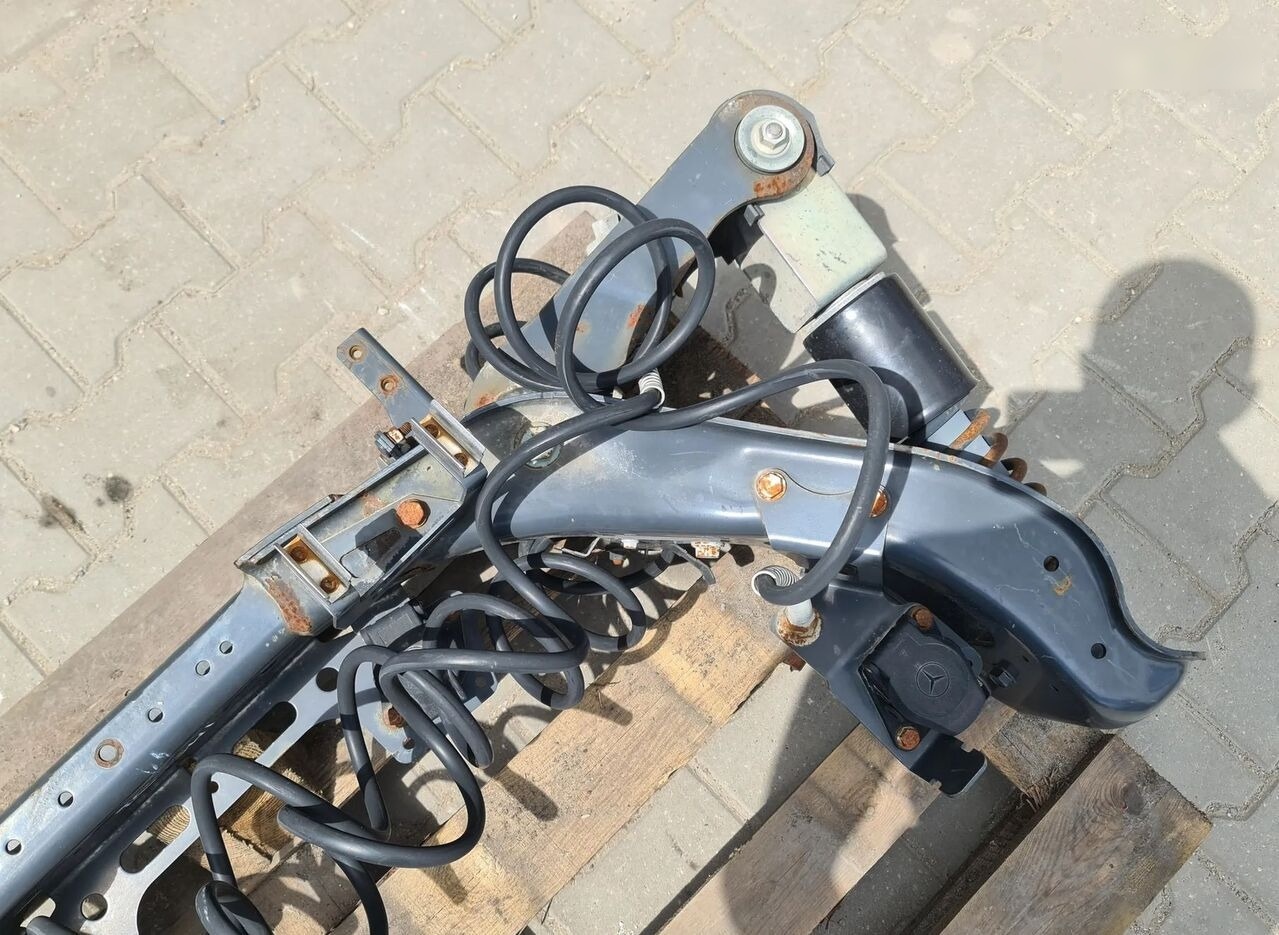 Zawieszenie kabiny tył zamek amortyzator belka Mercedes-Benz Actros MP 4 truck - Vedrustus - Veoauto: pilt 3 Zawieszenie kabiny tył zamek amortyzator belka Mercedes-Benz Actros MP 4 truck - Vedrustus - Veoauto: pilt 3