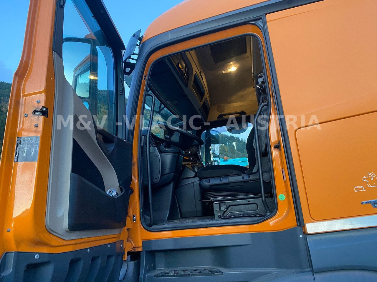Mercedes-Benz 2542 - Konteinerveduk/ Tõstukiga veoauto: pilt 2 Mercedes-Benz 2542 - Konteinerveduk/ Tõstukiga veoauto: pilt 2