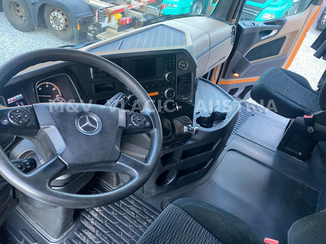 Mercedes-Benz 2542 - Konteinerveduk/ Tõstukiga veoauto: pilt 4 Mercedes-Benz 2542 - Konteinerveduk/ Tõstukiga veoauto: pilt 4