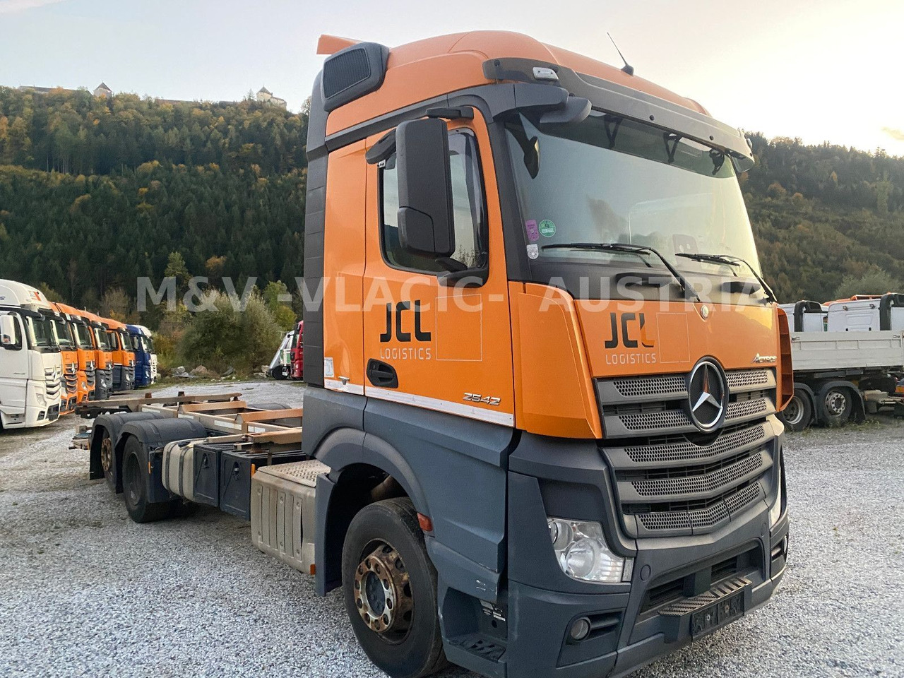 Mercedes-Benz 2542 - Konteinerveduk/ Tõstukiga veoauto: pilt 1 Mercedes-Benz 2542 - Konteinerveduk/ Tõstukiga veoauto: pilt 1