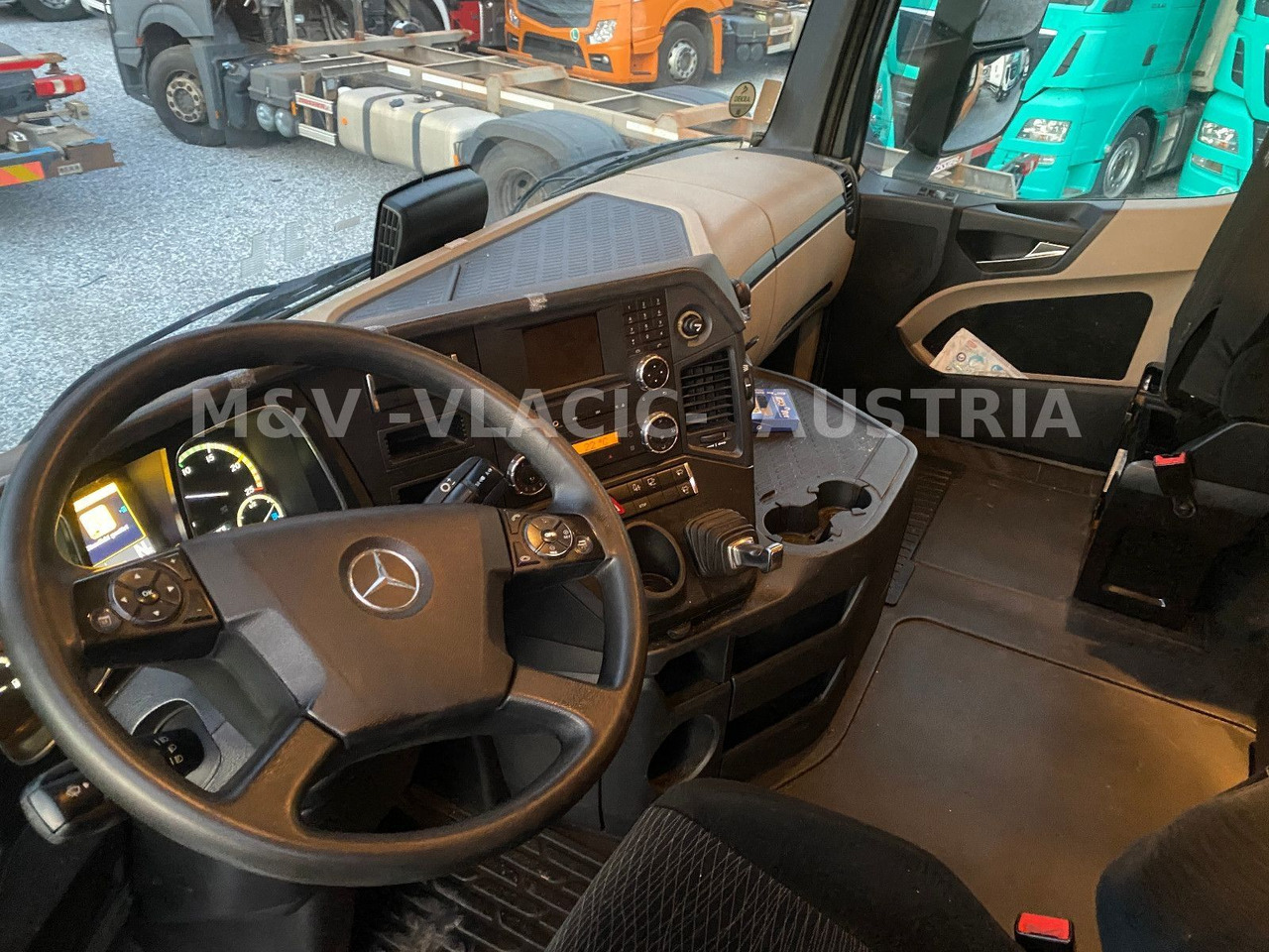 Mercedes-Benz 2542 - Konteinerveduk/ Tõstukiga veoauto: pilt 4 Mercedes-Benz 2542 - Konteinerveduk/ Tõstukiga veoauto: pilt 4