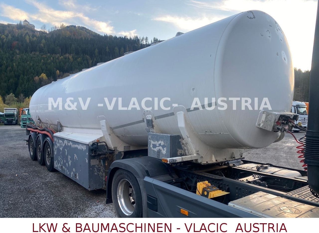 Schwarzmüller Benzin / Diesel 43000L 6Kammer Peillstab - Tsistern poolhaagis: pilt 2 Schwarzmüller Benzin / Diesel 43000L 6Kammer Peillstab - Tsistern poolhaagis: pilt 2