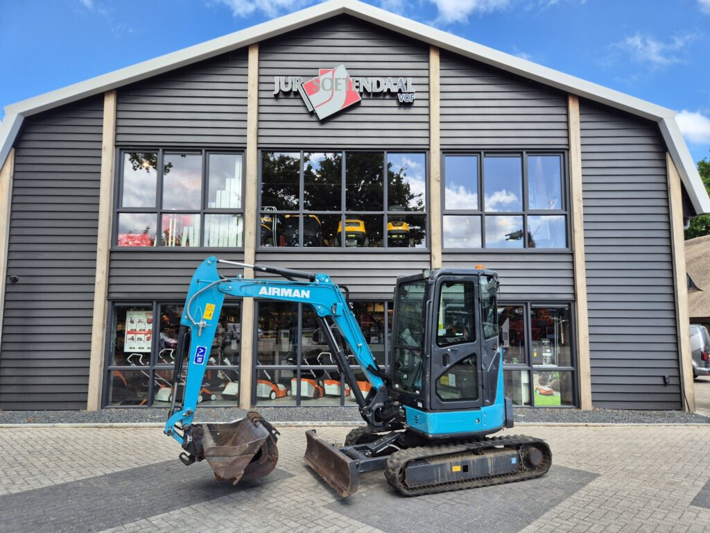 AIRMANN AX33U mididigger - Miniekskavaator: pilt 1 AIRMANN AX33U mididigger - Miniekskavaator: pilt 1