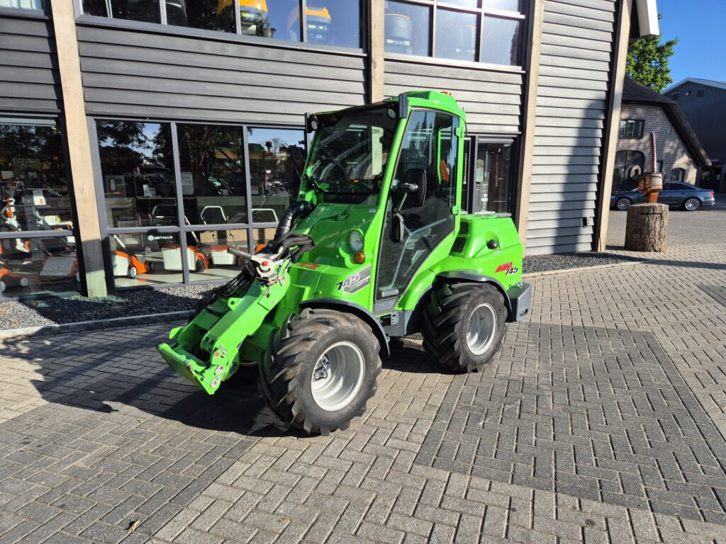 AVANT 745 optidrive - Minilaadur: pilt 2 AVANT 745 optidrive - Minilaadur: pilt 2