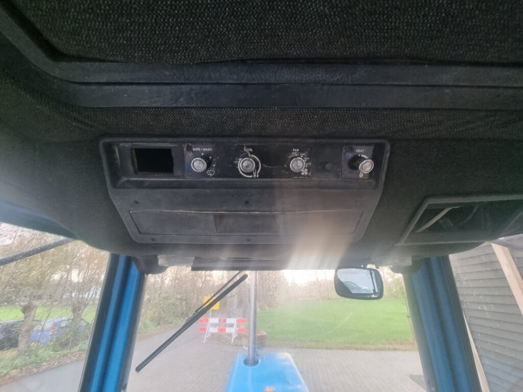 Traktor FORD 8210: pilt 10