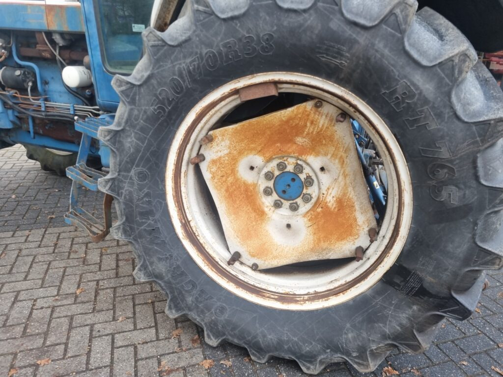 Traktor FORD 8210: pilt 8