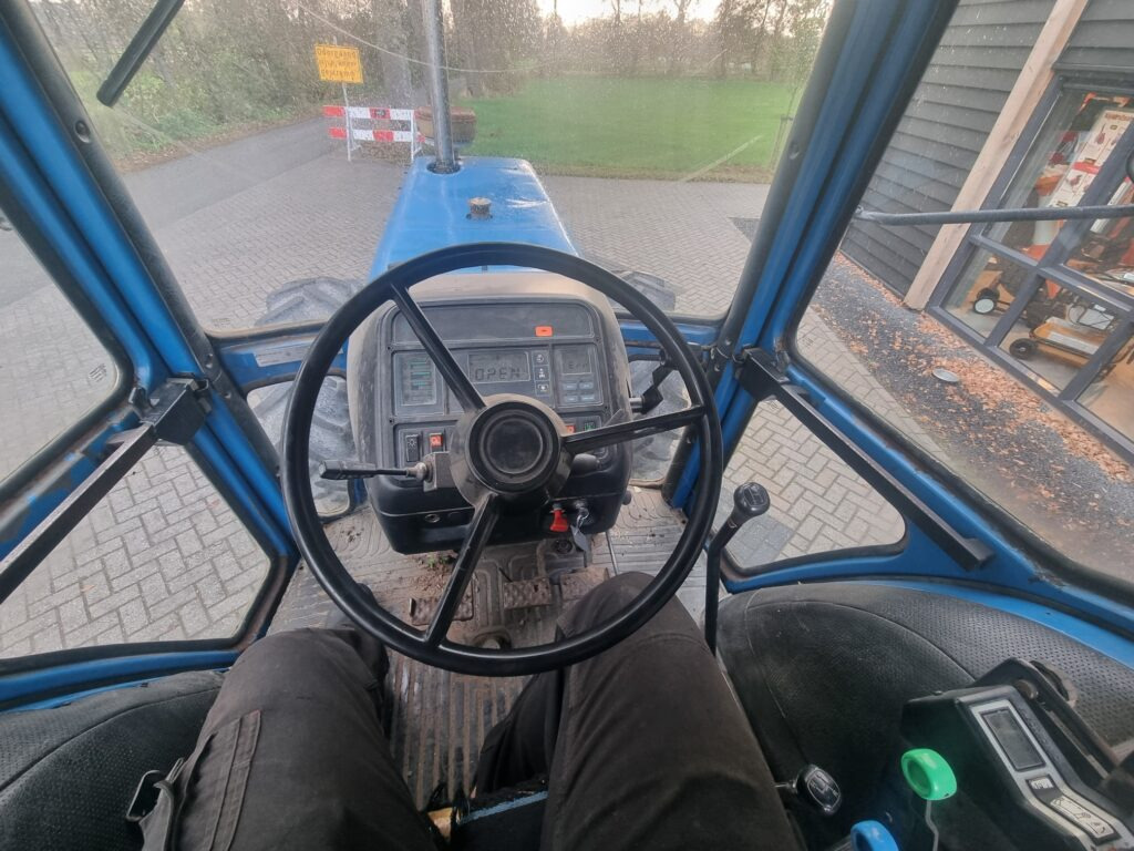 Traktor FORD 8210: pilt 9