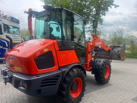 KUBOTA R082 - Rataslaadur: pilt 1 KUBOTA R082 - Rataslaadur: pilt 1