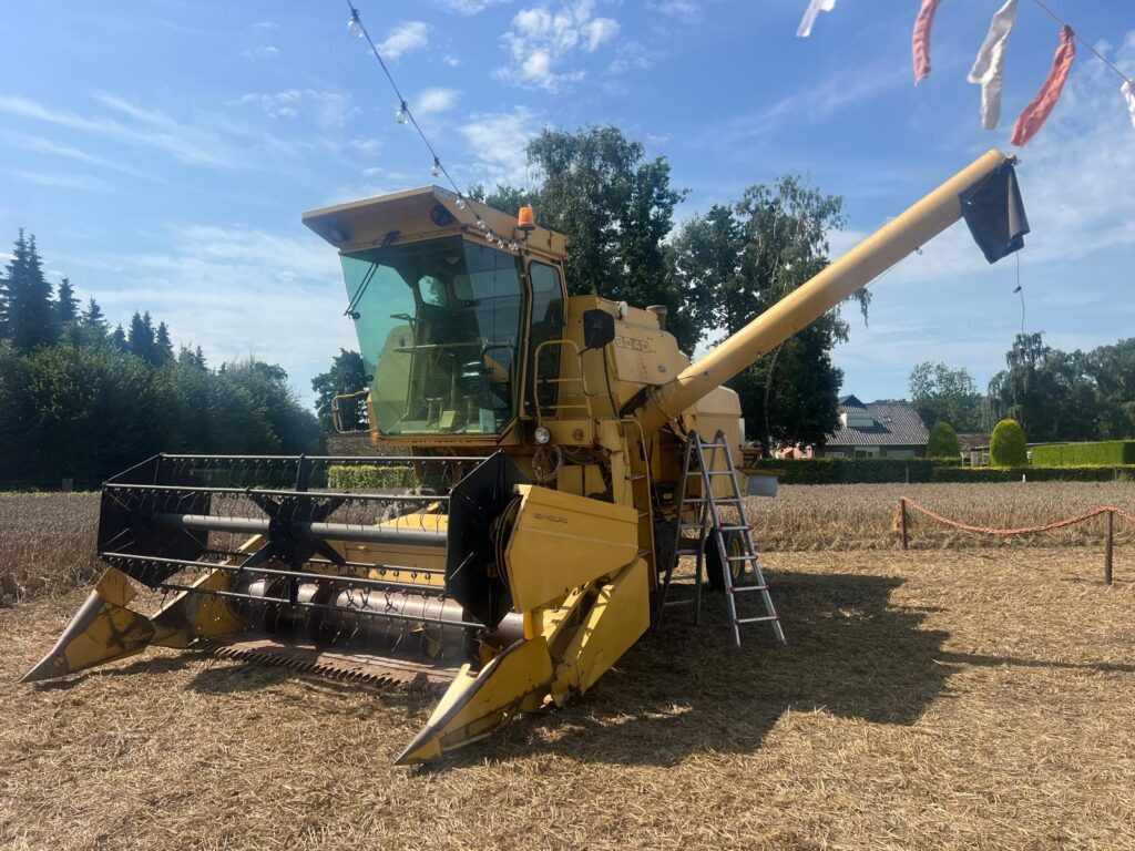 NEW HOLLAND 8040 harvester - Kombain: pilt 2 NEW HOLLAND 8040 harvester - Kombain: pilt 2