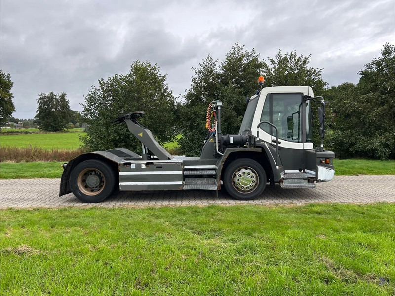 Terberg DT 183 | DISTRIBUTION TERMINAL | 8949 HOURS !!!! | LOW STEPS - Laotraktor: pilt 4 Terberg DT 183 | DISTRIBUTION TERMINAL | 8949 HOURS !!!! | LOW STEPS - Laotraktor: pilt 4