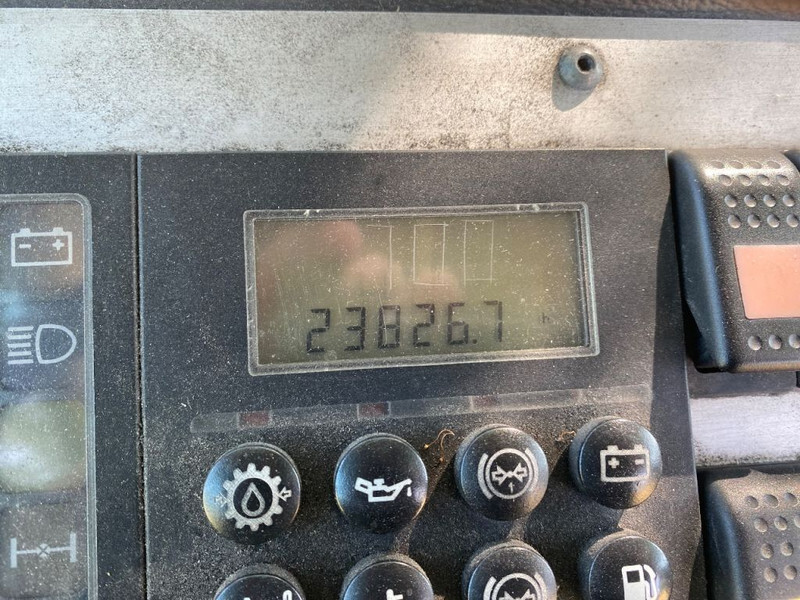 Terberg YT 182 TERMINAL TRUCK | AIRCO | 23826 HOURS | - Laotraktor: pilt 3 Terberg YT 182 TERMINAL TRUCK | AIRCO | 23826 HOURS | - Laotraktor: pilt 3
