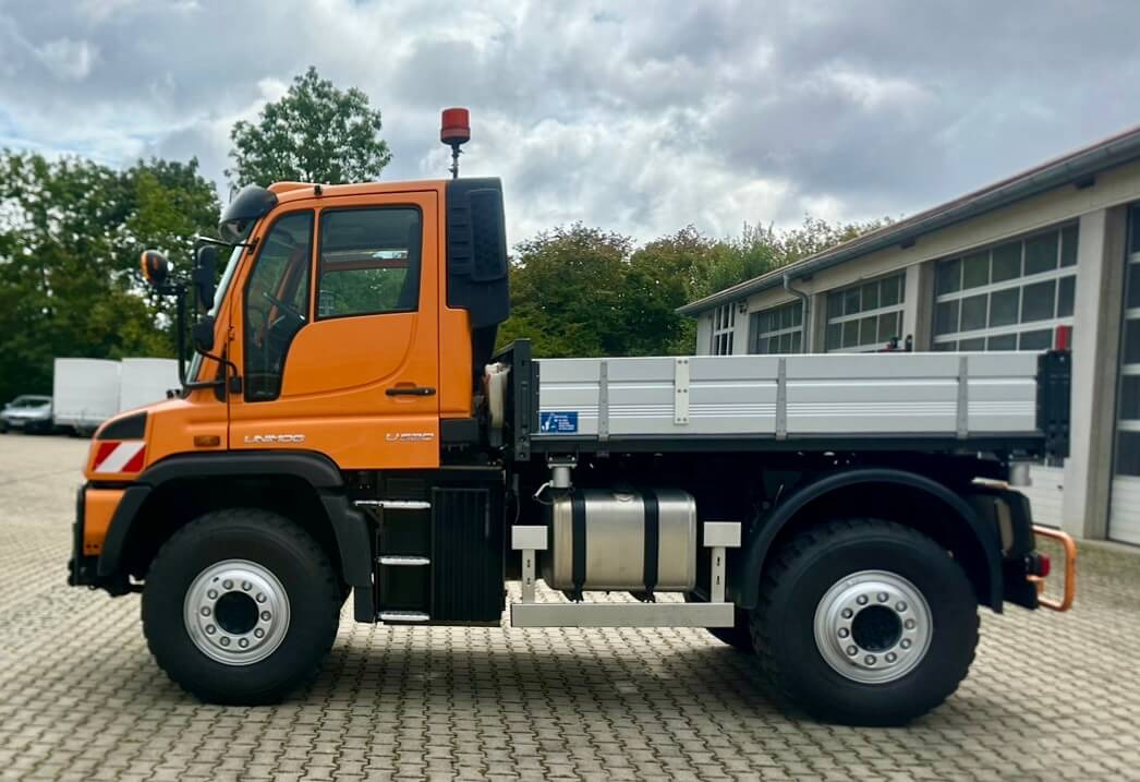 Unimog 530 - U530 405 44301 Mercedes Benz 405 - Kommunaal-/ Erisõiduk: pilt 2 Unimog 530 - U530 405 44301 Mercedes Benz 405 - Kommunaal-/ Erisõiduk: pilt 2