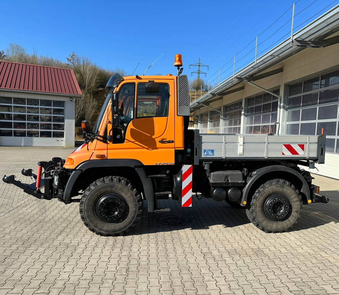 Unimog 400 - U400 405 02734 mit Heckkraftheber Mer - Kallurauto: pilt 2 Unimog 400 - U400 405 02734 mit Heckkraftheber Mer - Kallurauto: pilt 2