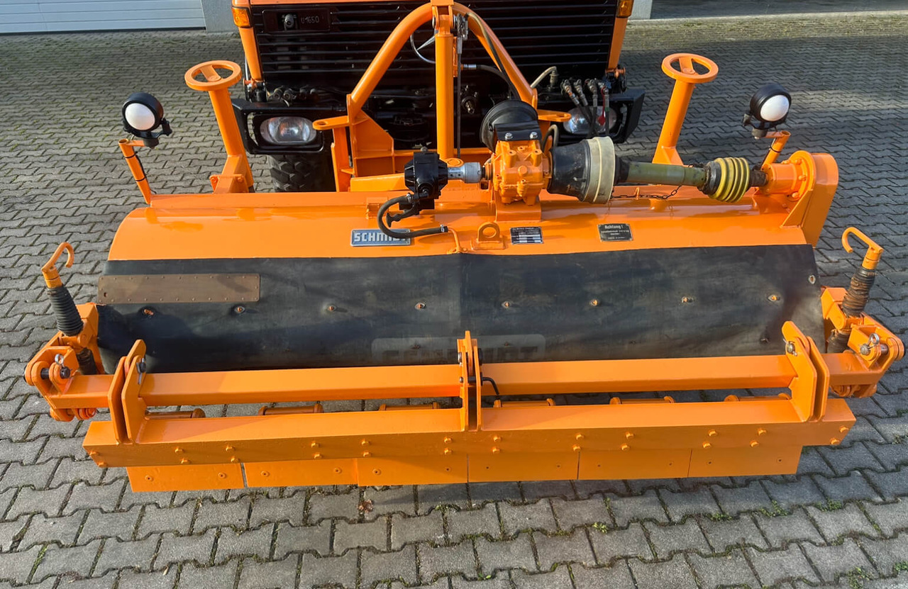 Unimog Frontanbaukehrbesen Schmidt VKS4.2 - Hari: pilt 1 Unimog Frontanbaukehrbesen Schmidt VKS4.2 - Hari: pilt 1