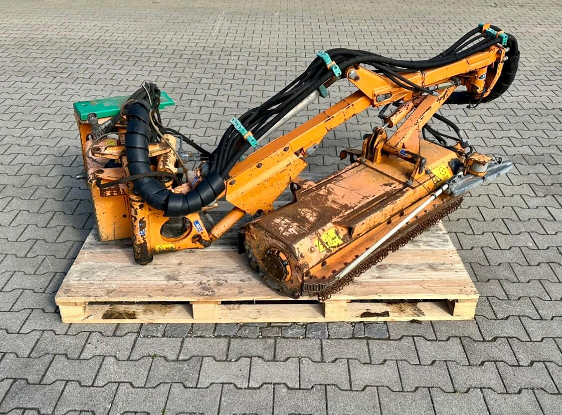 Unimog Randstreifenmulcher Mulag MRK 300 - Poomniiduk: pilt 1 Unimog Randstreifenmulcher Mulag MRK 300 - Poomniiduk: pilt 1