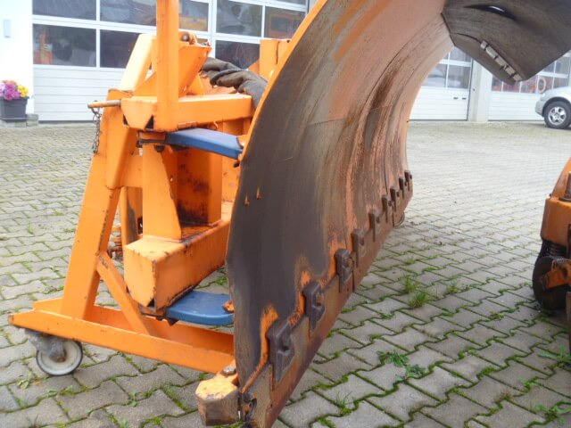 Unimog Schneepflug - Schneeschild Beilhack PV28-3 - Lumesahk: pilt 4 Unimog Schneepflug - Schneeschild Beilhack PV28-3 - Lumesahk: pilt 4