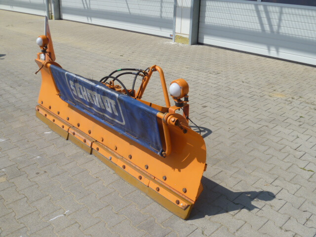 Unimog Schneepflug - Schneeschild Schmidt F11L - Lumesahk: pilt 2 Unimog Schneepflug - Schneeschild Schmidt F11L - Lumesahk: pilt 2