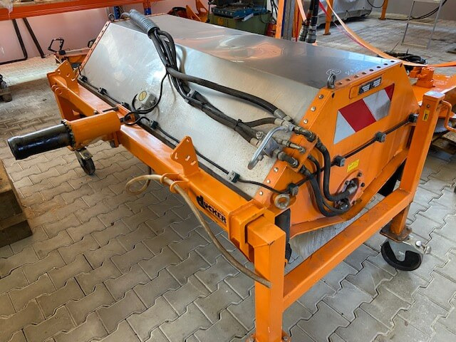 Unimog Tunnelwaschbürste Dücker TWA18/1 - Hari: pilt 1 Unimog Tunnelwaschbürste Dücker TWA18/1 - Hari: pilt 1