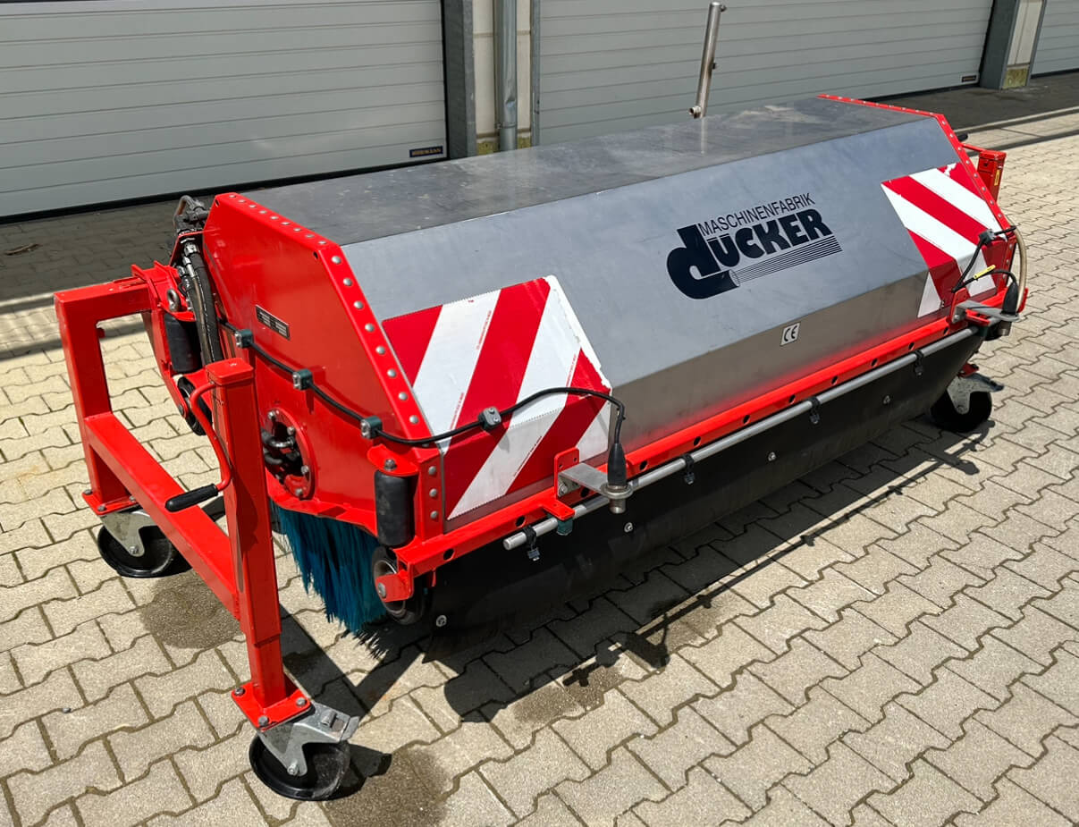 Unimog Tunnelwaschbürste Dücker TWA21 - Hari: pilt 1 Unimog Tunnelwaschbürste Dücker TWA21 - Hari: pilt 1