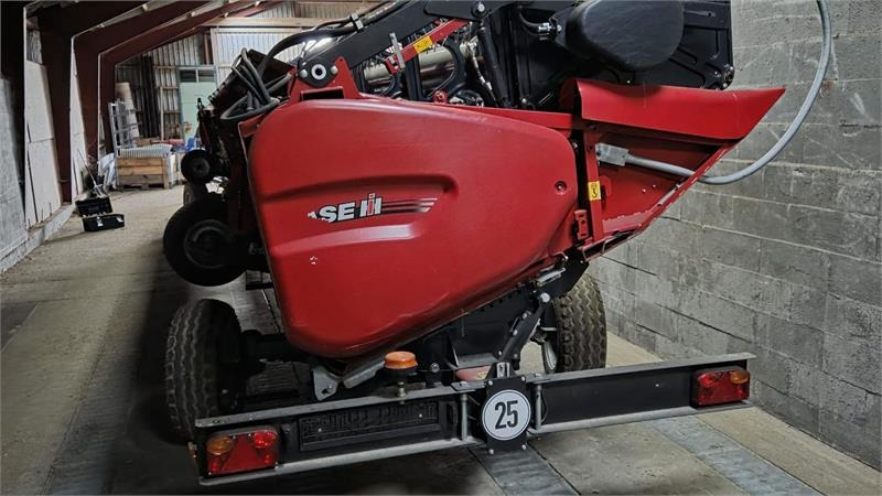 Case IH 8250 Axial-Flow med 35fod Varicut skærebord. Dansk - Kombain: pilt 4 Case IH 8250 Axial-Flow med 35fod Varicut skærebord. Dansk - Kombain: pilt 4