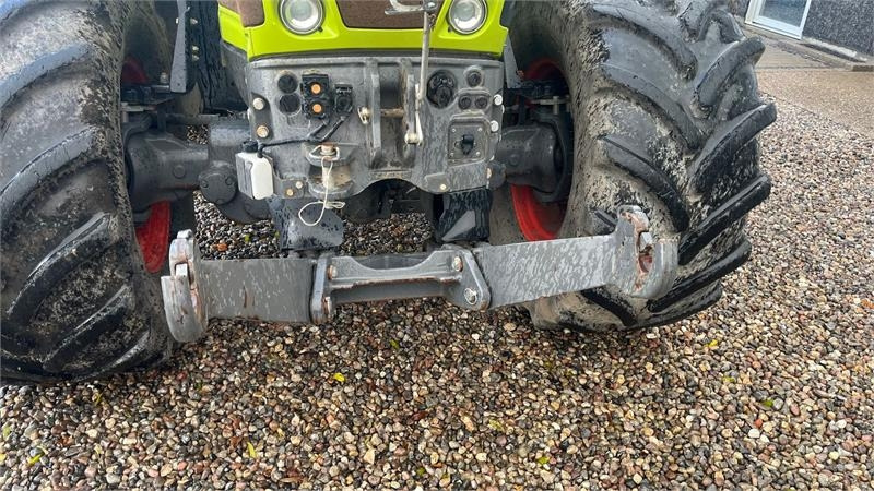Claas Axion 830 Med frontlift - Traktor: pilt 4 Claas Axion 830 Med frontlift - Traktor: pilt 4