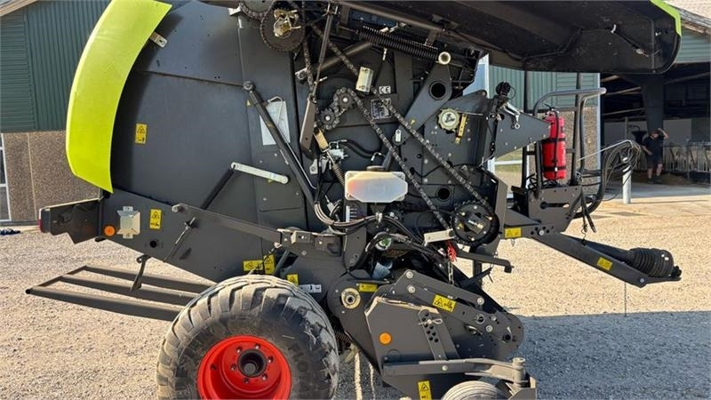 Claas Variant 485 RC velholdt gård maskine. Lige taget i - Heinapress, ümmargune: pilt 3 Claas Variant 485 RC velholdt gård maskine. Lige taget i - Heinapress, ümmargune: pilt 3