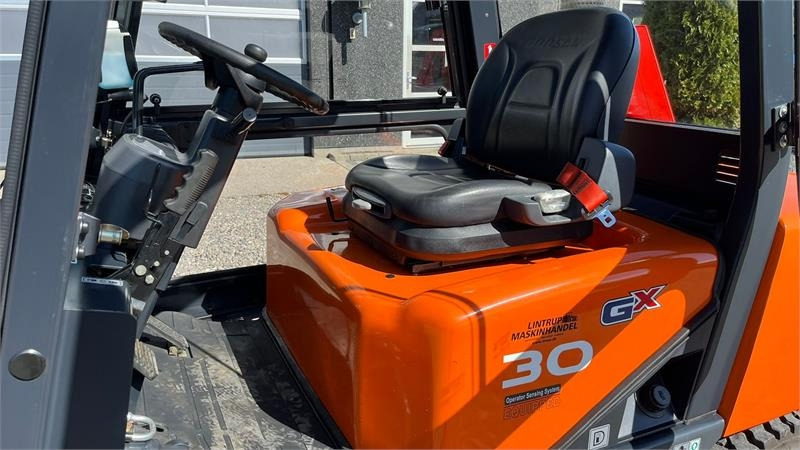 Doosan D30 G med kabine og KUN 57 TIMER FRA NY, MED TIME - Diiseltõstuk: pilt 4 Doosan D30 G med kabine og KUN 57 TIMER FRA NY, MED TIME - Diiseltõstuk: pilt 4