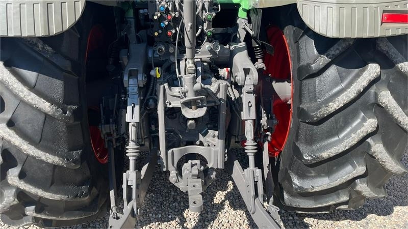 Fendt 828 Profi model. Meget flot traktor med nye fordæ - Traktor: pilt 2 Fendt 828 Profi model. Meget flot traktor med nye fordæ - Traktor: pilt 2