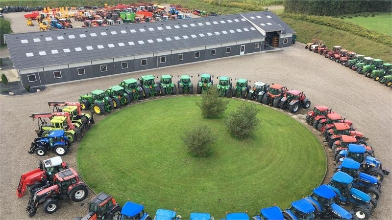 Fendt 828 Profi model. Meget flot traktor med nye fordæ - Traktor: pilt 3 Fendt 828 Profi model. Meget flot traktor med nye fordæ - Traktor: pilt 3