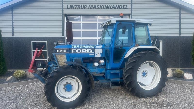 Ford 8210 Force II Med frontlift - Traktor: pilt 1 Ford 8210 Force II Med frontlift - Traktor: pilt 1