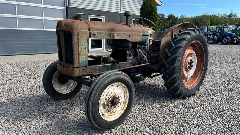 Fordson Major Motoren mangler, men mange god dele. - Traktor: pilt 3 Fordson Major Motoren mangler, men mange god dele. - Traktor: pilt 3