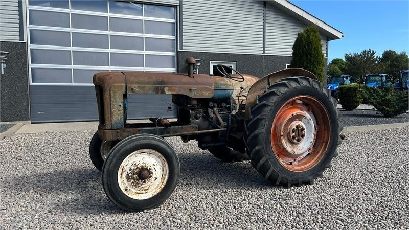 Fordson Major Motoren mangler, men mange god dele. - Traktor: pilt 2 Fordson Major Motoren mangler, men mange god dele. - Traktor: pilt 2