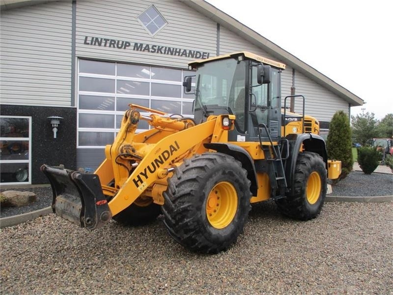 Hyundai 757-9A med 620/75R26 traktor hjul montering på - Rataslaadur: pilt 4 Hyundai 757-9A med 620/75R26 traktor hjul montering på - Rataslaadur: pilt 4