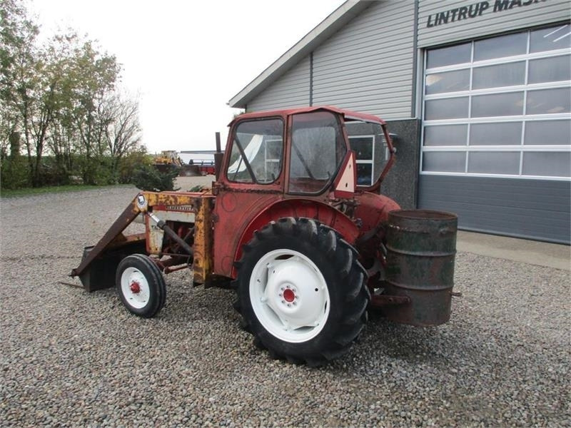 IH 276 Med frontlæsser - Traktor: pilt 3 IH 276 Med frontlæsser - Traktor: pilt 3