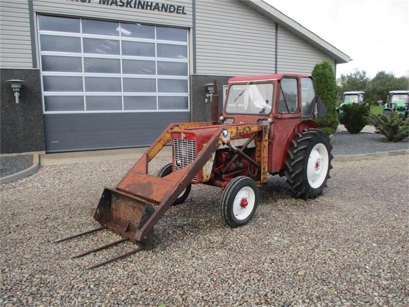 IH 276 Med frontlæsser - Traktor: pilt 2 IH 276 Med frontlæsser - Traktor: pilt 2