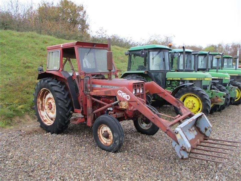 IH 574 Med Gyro frontlæsser med Greb - Traktor: pilt 2 IH 574 Med Gyro frontlæsser med Greb - Traktor: pilt 2