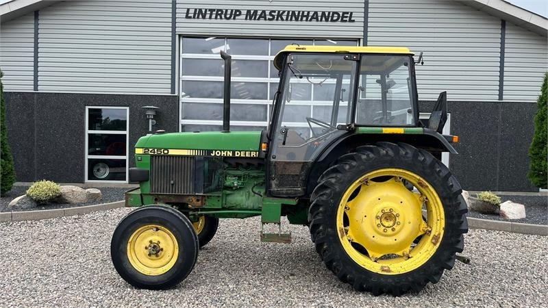 John Deere 2450 Med servostyring - Traktor: pilt 1 John Deere 2450 Med servostyring - Traktor: pilt 1