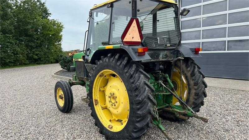 John Deere 2450 Med servostyring - Traktor: pilt 3 John Deere 2450 Med servostyring - Traktor: pilt 3