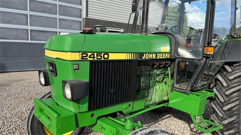 John Deere 2450 Med servostyring - Traktor: pilt 4 John Deere 2450 Med servostyring - Traktor: pilt 4