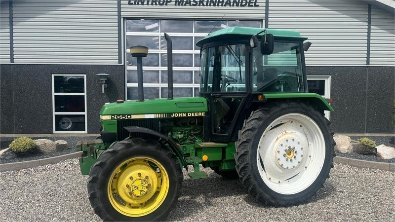 John Deere 2650 Med SGII kabine, 540 og 1000 pto omd - Traktor: pilt 1 John Deere 2650 Med SGII kabine, 540 og 1000 pto omd - Traktor: pilt 1