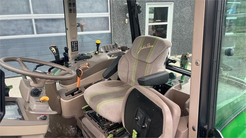 John Deere 5080R Med frontlæsser - Traktor: pilt 5 John Deere 5080R Med frontlæsser - Traktor: pilt 5