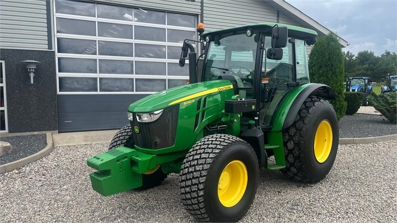 John Deere 5090 M Med græsdæk - Traktor: pilt 2 John Deere 5090 M Med græsdæk - Traktor: pilt 2