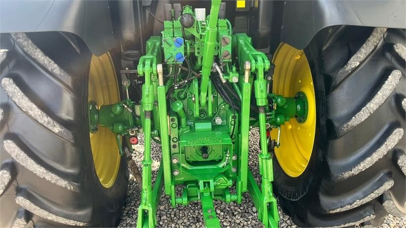 John Deere 6115R Med frontlæsser og krybegear - Traktor: pilt 4 John Deere 6115R Med frontlæsser og krybegear - Traktor: pilt 4