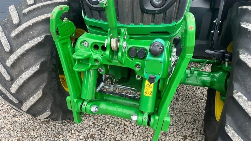 John Deere 6195R Premium Edition med frontlift - Traktor: pilt 4 John Deere 6195R Premium Edition med frontlift - Traktor: pilt 4