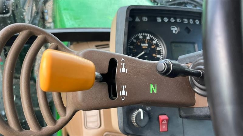 John Deere 6506 Med frontlæsser og vendegear ved rattet - Traktor: pilt 3 John Deere 6506 Med frontlæsser og vendegear ved rattet - Traktor: pilt 3