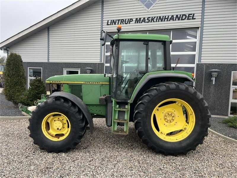Traktor John Deere 6800 Med frontlift.: pilt 9